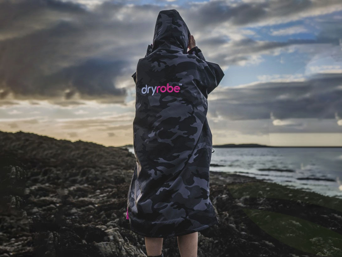 Dryrobe Advance Black Camo Pink Small