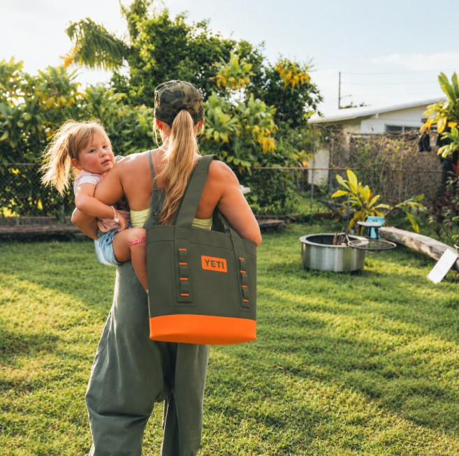 YETI Camino 20 Carryall Olive/Orange